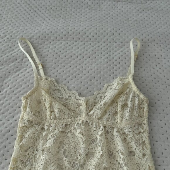 EDIKTED MELIA SHEER LACE CREAM MINI DRESS XS - Picture 3 of 4